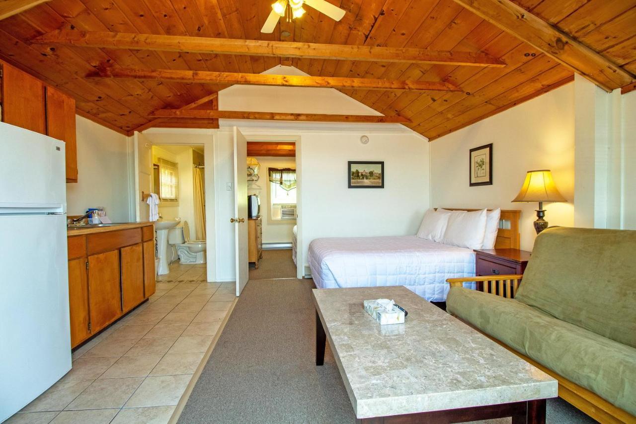 Half Moon Motel & Cottages Weirs Beach Bagian luar foto