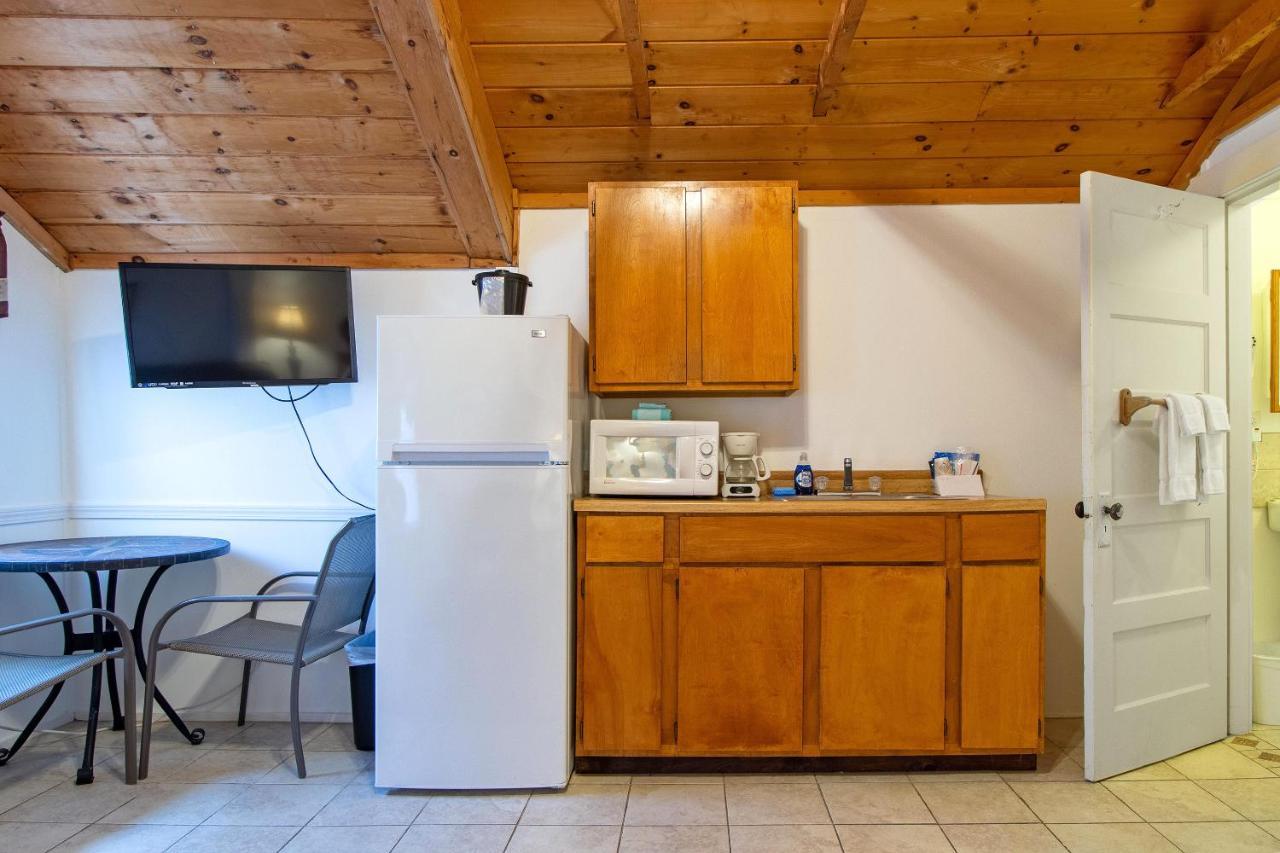 Half Moon Motel & Cottages Weirs Beach Bagian luar foto