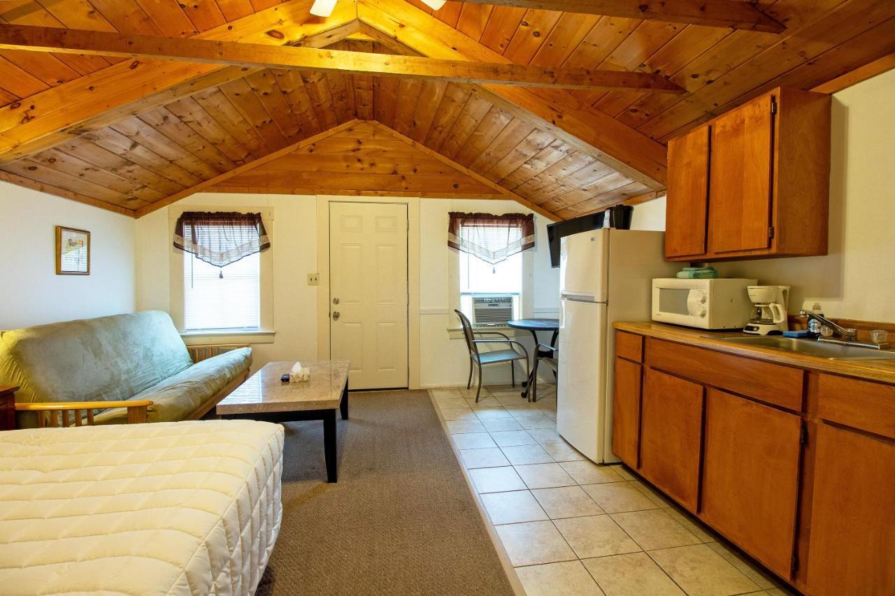 Half Moon Motel & Cottages Weirs Beach Bagian luar foto