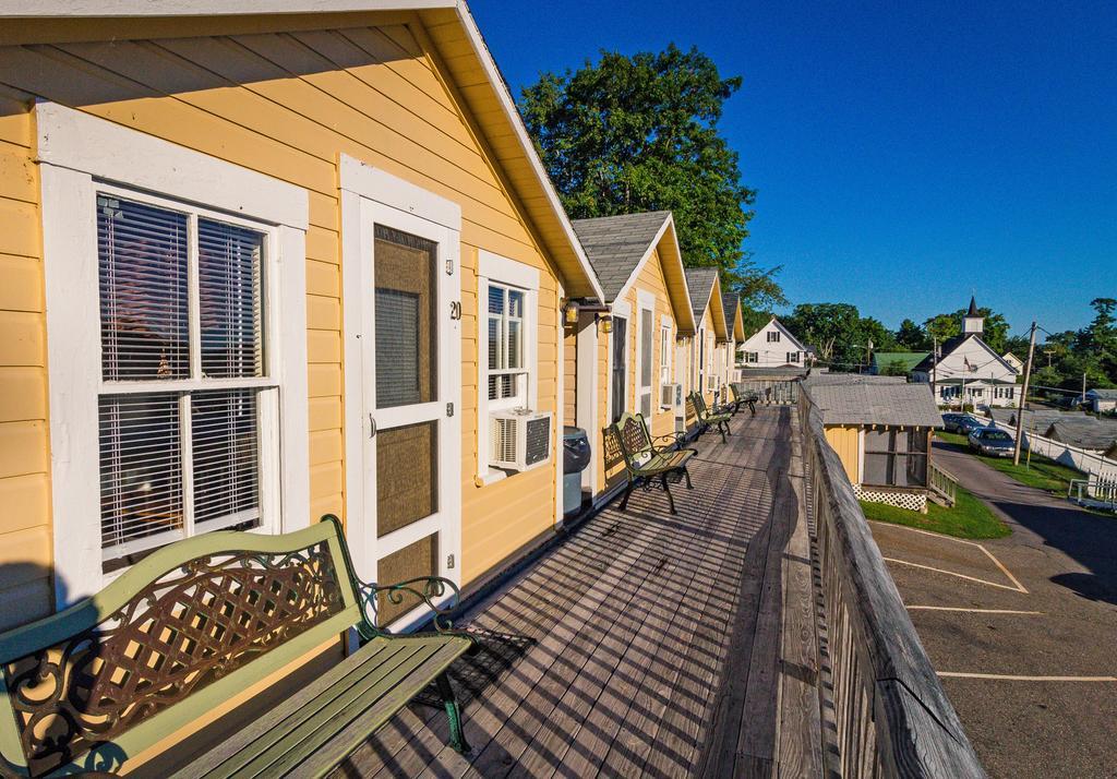 Half Moon Motel & Cottages Weirs Beach Bagian luar foto