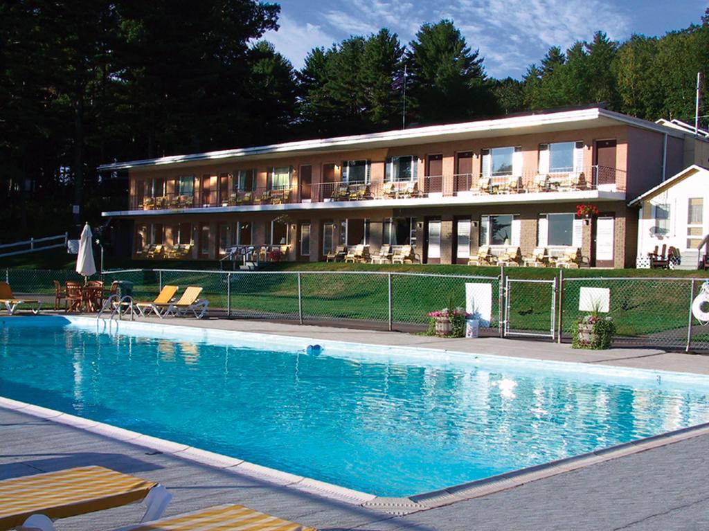 Half Moon Motel & Cottages Weirs Beach Bagian luar foto