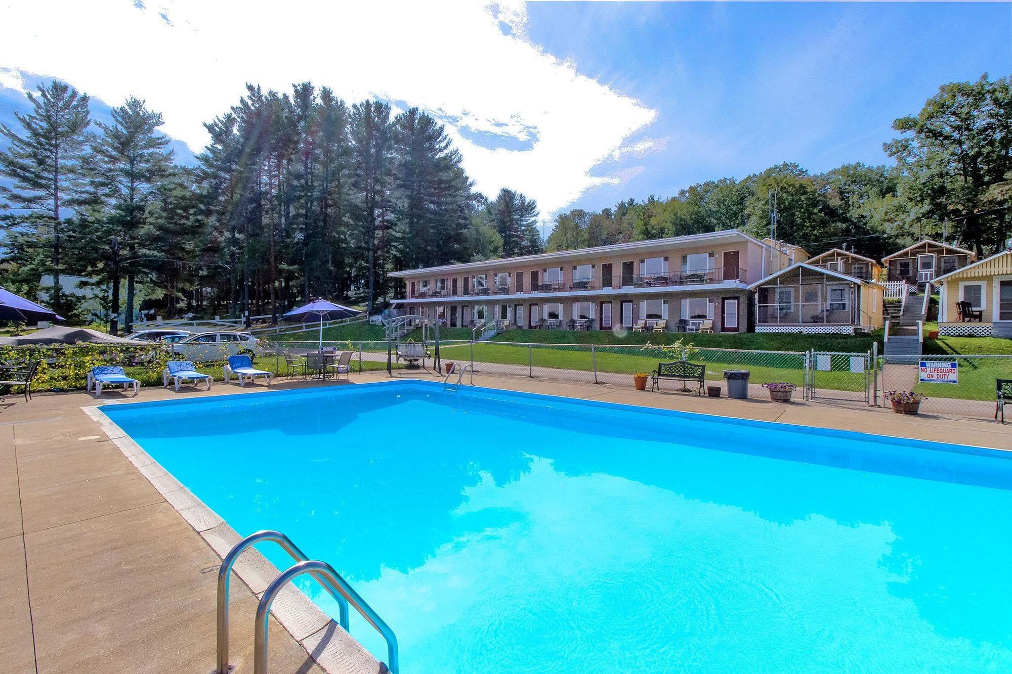 Half Moon Motel & Cottages Weirs Beach Bagian luar foto