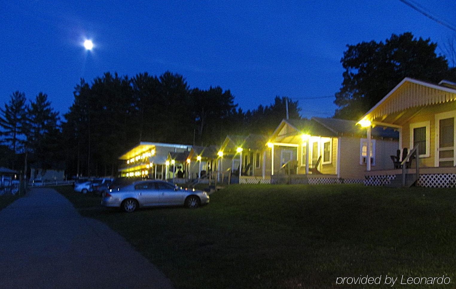 Half Moon Motel & Cottages Weirs Beach Bagian luar foto