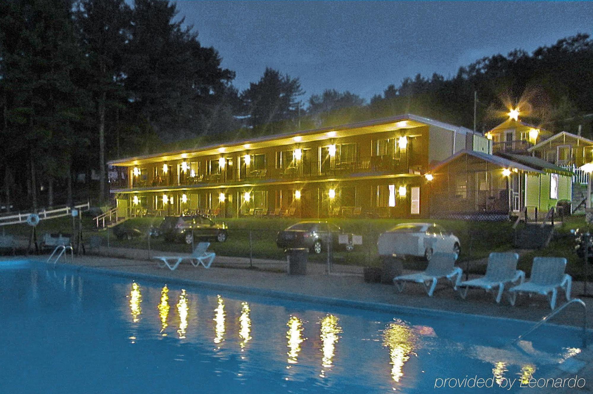 Half Moon Motel & Cottages Weirs Beach Bagian luar foto