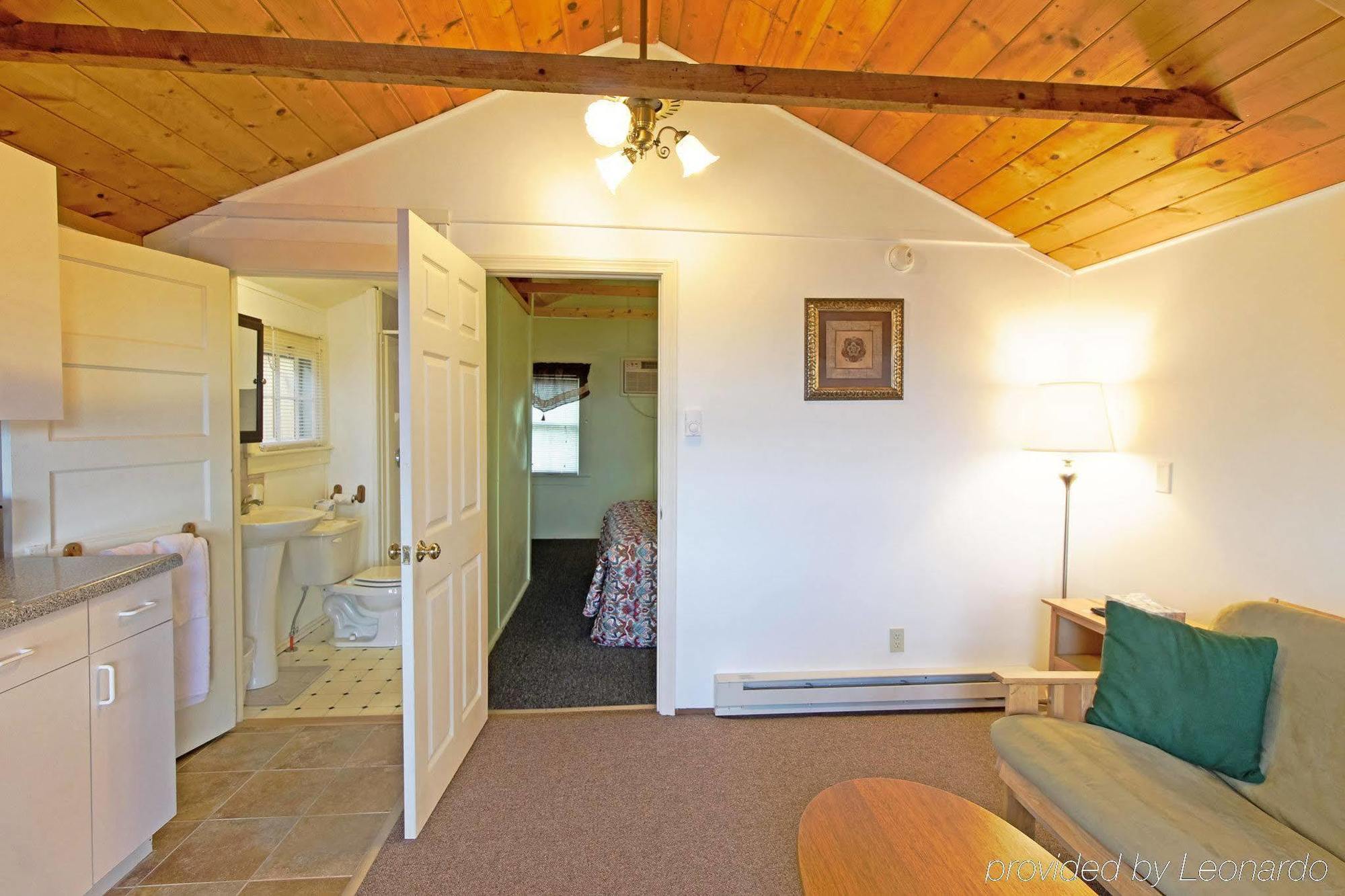 Half Moon Motel & Cottages Weirs Beach Bagian luar foto