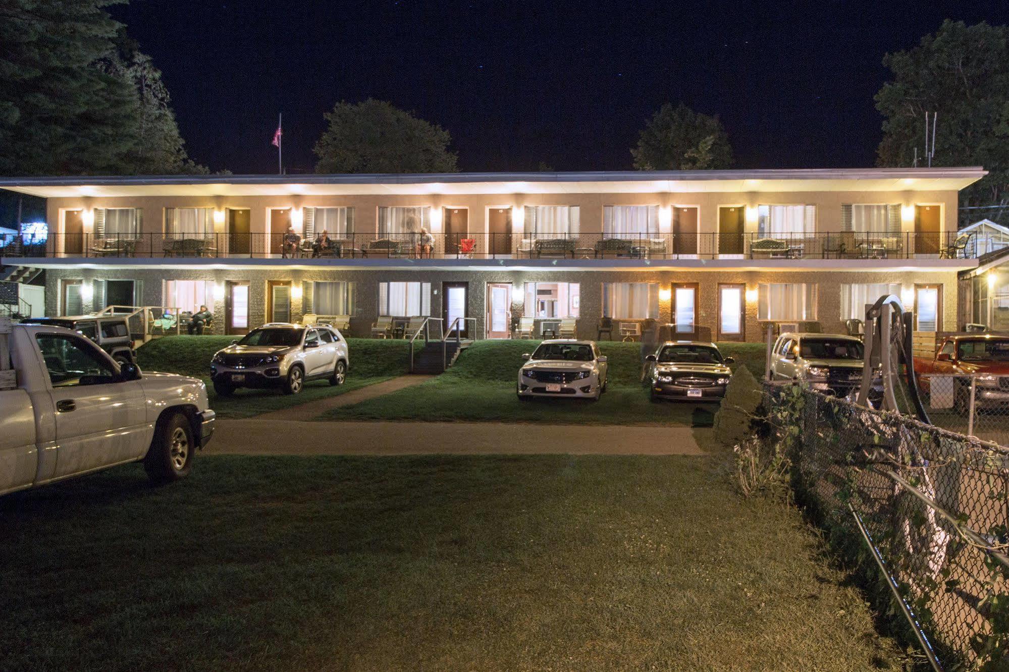 Half Moon Motel & Cottages Weirs Beach Bagian luar foto