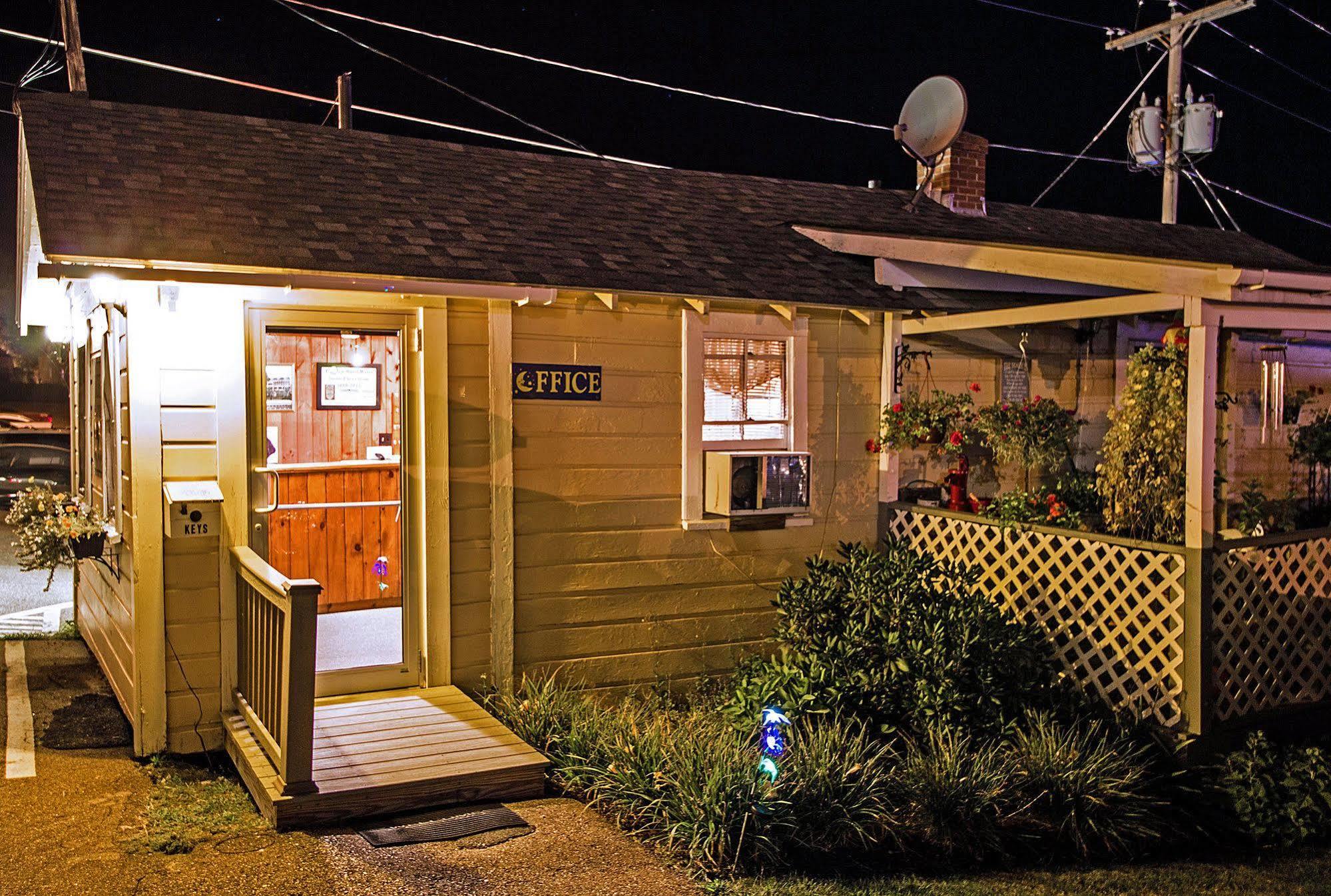 Half Moon Motel & Cottages Weirs Beach Bagian luar foto